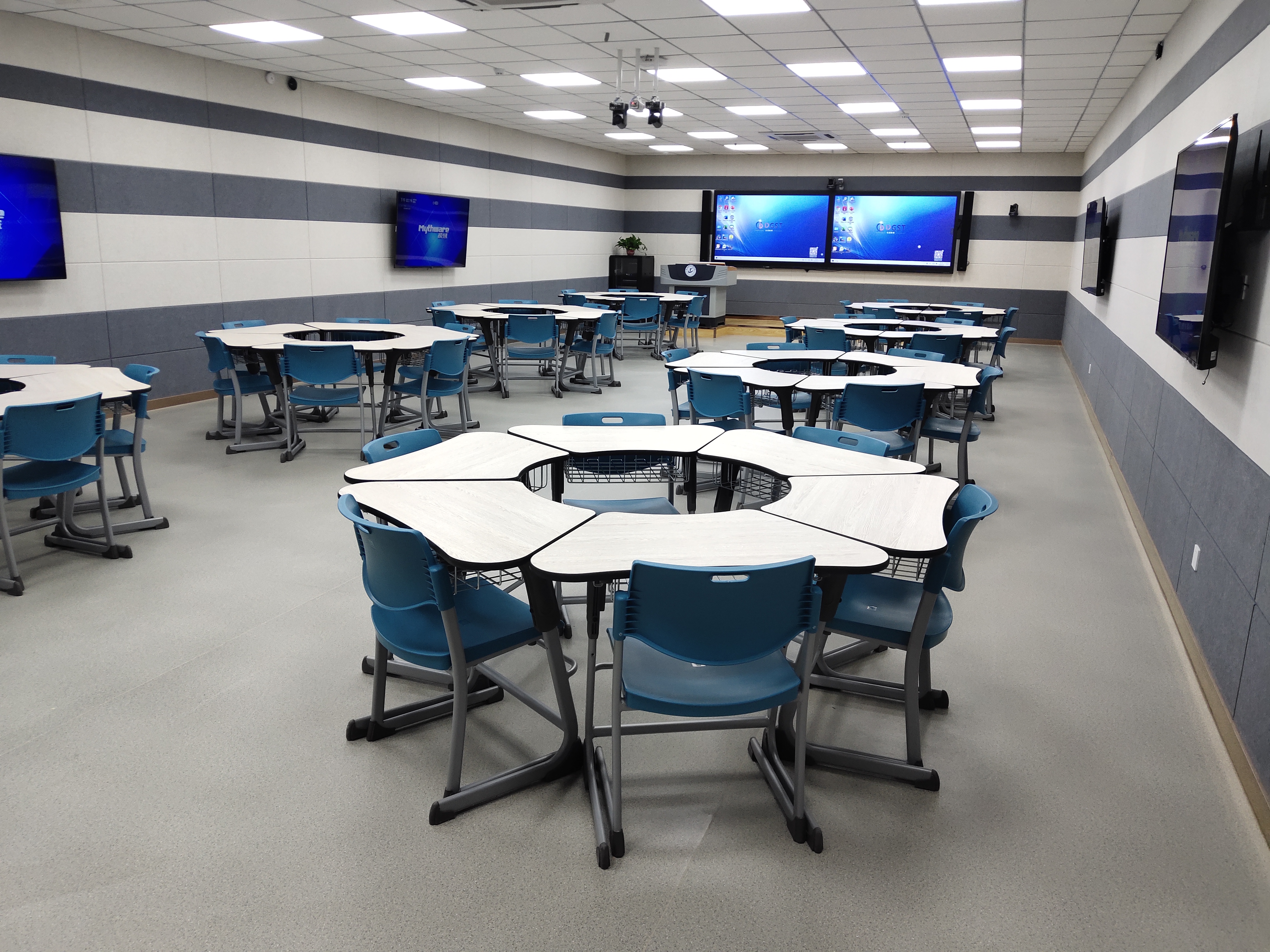 郑州机电工程学校研讨性智慧教室